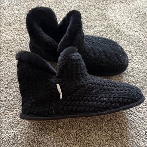 Abercrombie slippers navy, size M/L